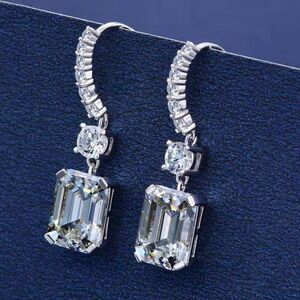 Elegant Silver Crystal Luxurious Like Diamond Drop Earrings